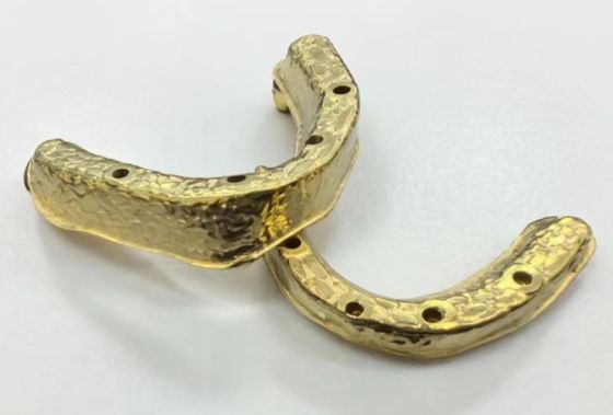 Ponte in zirconia completa con supporto in barra di titanio