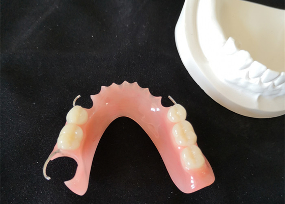 Superficie regolare dentaria di stabilità di colore dell'alto ponte di definizione PFM