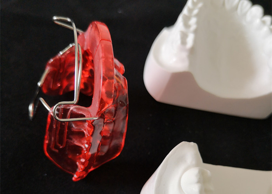 L'ortodonzia su ordinazione del posizionatore del dente dell'OEM semplice installa facile mantiene