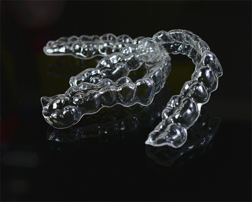 Dispositivi ortodontici fissi invisibili installazione semplice per studi dentali
